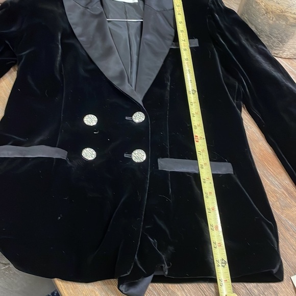 Bloomingdale’s Black Velvet Tuxedo Jacket - Picture 13 of 14